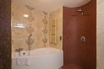 Фото номера Бизнес-люкс Отель Hotel Lenart г. Величка 3