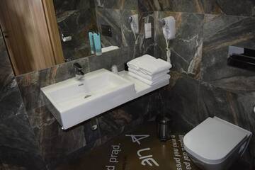 Фото номера Семейный люкс Отель Hotel Lenart г. Величка 3