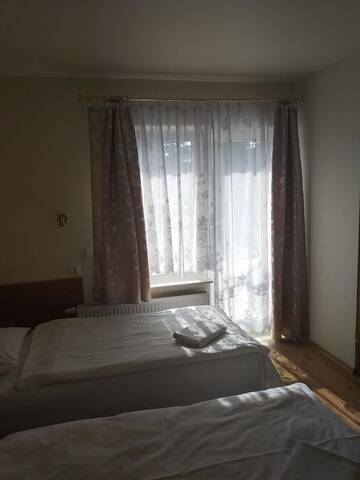 Фото номера Трехместный номер с основными удобствами Отель Hotel Górsko г. Величка 3