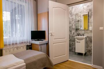 Фото номера Двухместный номер эконом-класса с 2 отдельными кроватями Мотели Hotel Na Wierzynka г. Величка 6