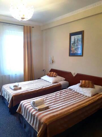Фото номера Просторный двухместный номер с 2 отдельными кроватями Отель Hotel Salis г. Величка 3