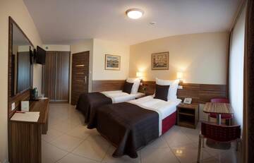 Фото номера Двухместный номер с 2 отдельными кроватями Отель Hotel Soray г. Величка 3