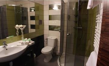 Фото номера Двухместный номер с 2 отдельными кроватями Отель Hotel Soray г. Величка 4