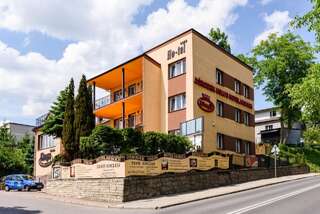 Фото Гостевой дом Ośrodek Usług Hotelarskich Kinga г. Величка